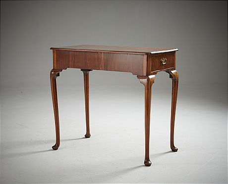 Bord Queen Anne-stil