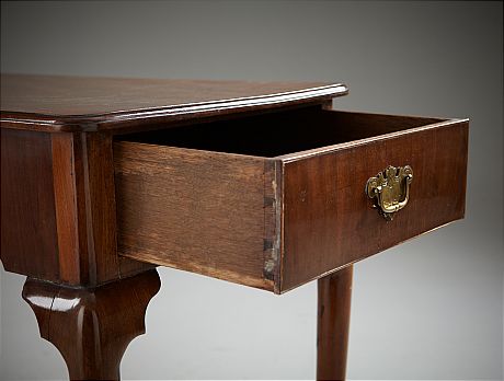 Bord Queen Anne-stil