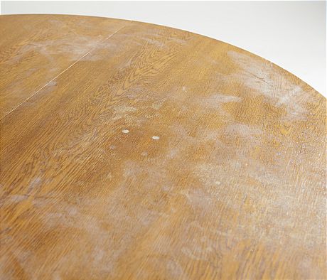 Matbord med iläggsskivor