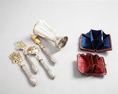 Bägare mynthållare och bestick