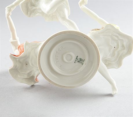 Figuringrupp signerad K Tutter