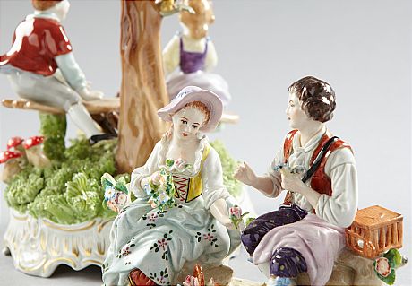 Figuringrupper i porslin 