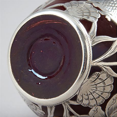 Vas i glas silverdekor