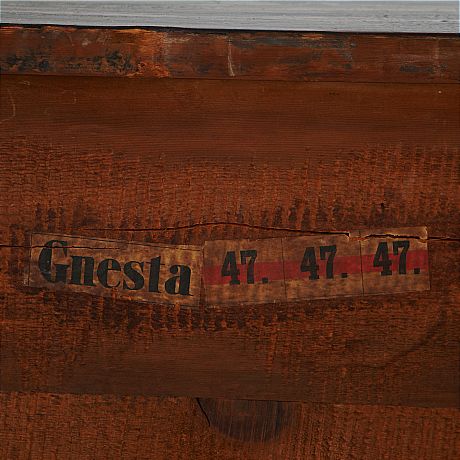 Byrå i gustaviansk stil