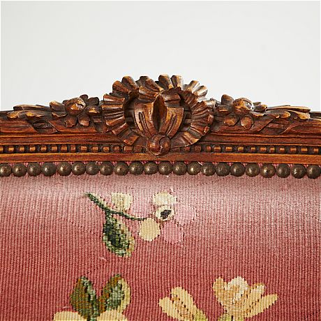 Soffa i gustaviansk stil