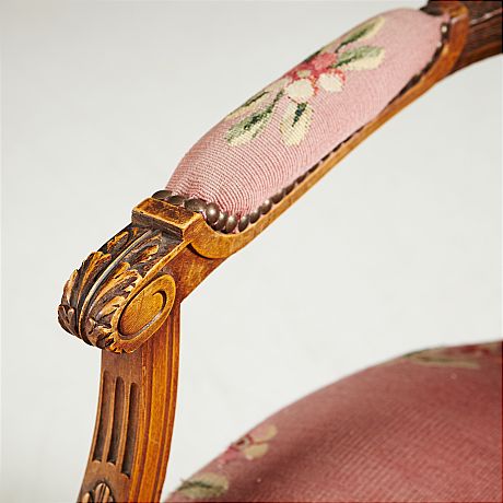 Soffa i gustaviansk stil