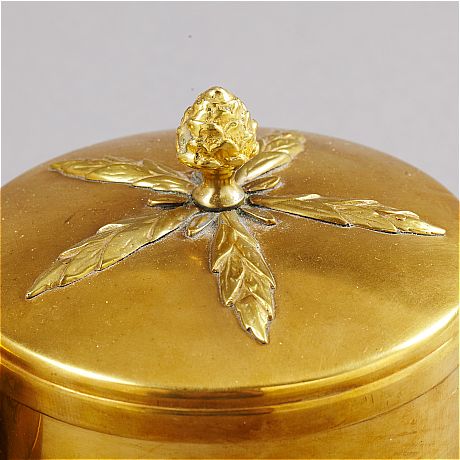 Askar med lock i mässing