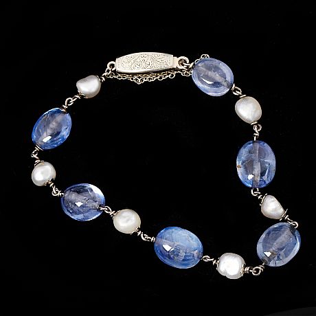 Armband safirer och pärlor