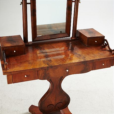 Toilettebord 1800-tal