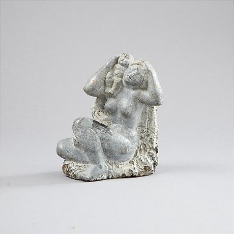 Stenskulptur kvinna och barn