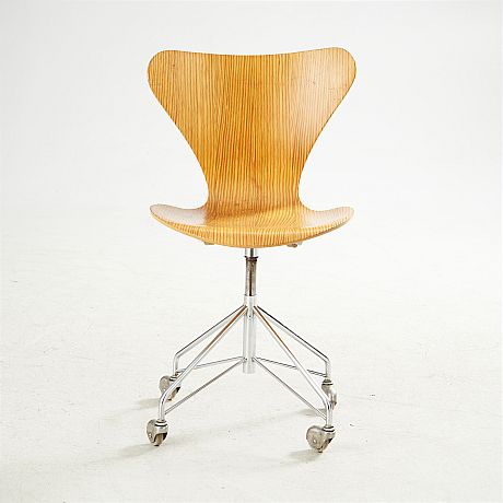 Stol Sjuan Arne Jacobsen