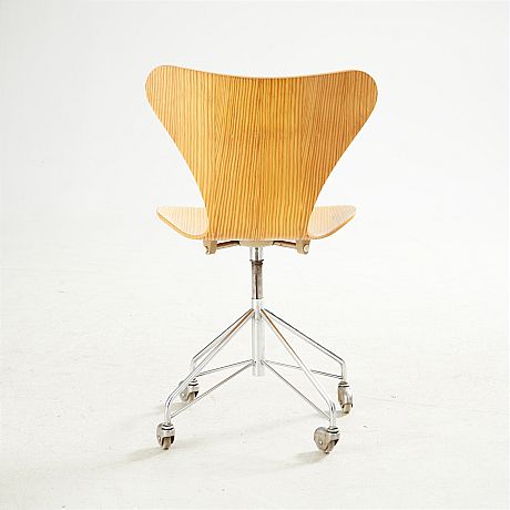 Stol Sjuan Arne Jacobsen
