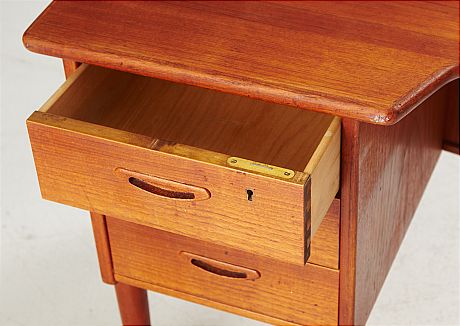 Skrivbord i teak