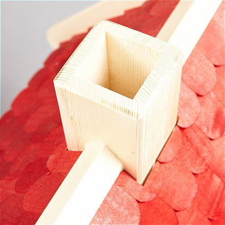 Fågleholkar i bemålat trä