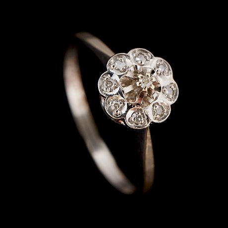 Ring 18 k vitguld diamanter