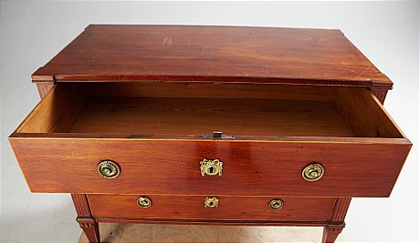 Sengustaviansk byrå i mahogny