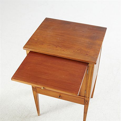 Pottskåp gustaviansk stil