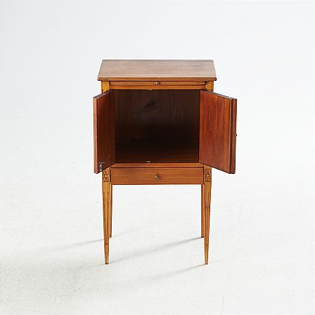 Pottskåp gustaviansk stil