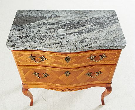 Byrå i Louis XVI-stil