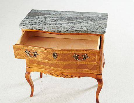 Byrå i Louis XVI-stil