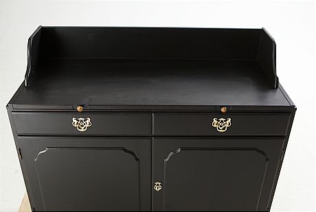 Skänk Blomstermåla möbelfabrik