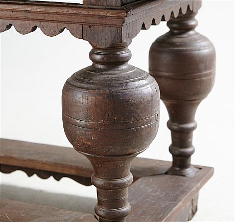 Barockt biblioteksbord i ek