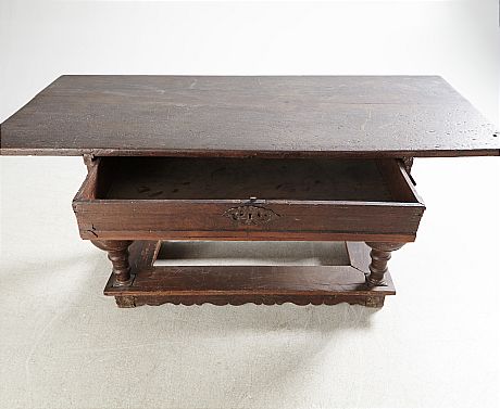 Barockt biblioteksbord i ek