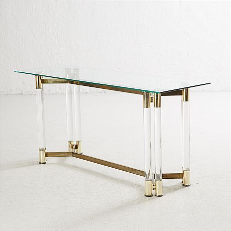 Sideboard med plexiglasunderrede