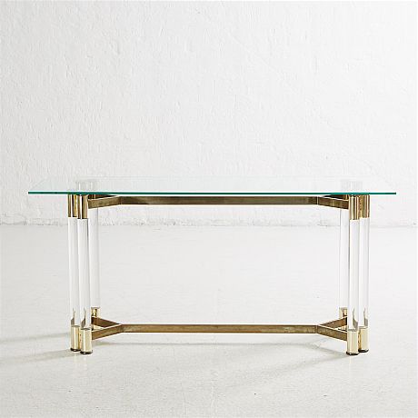 Sideboard med plexiglasunderrede