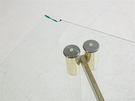 Sideboard med plexiglasunderrede