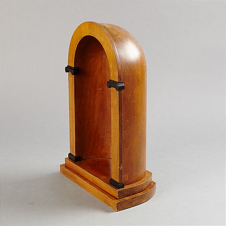 Nisch sannolikt i mahogny