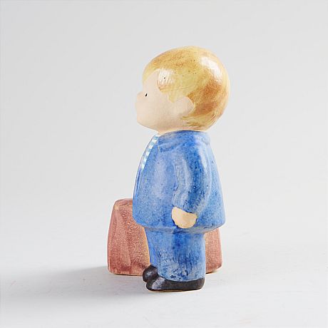 Lisa Larson figurin pojke med väska