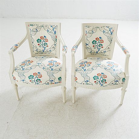 Karmstolar i gustaviansk stil