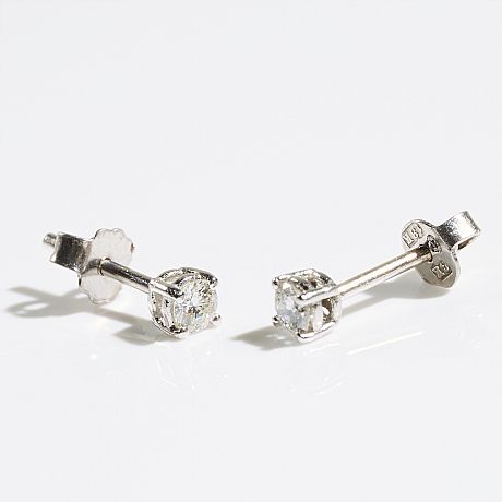 Örhängen 1 par 18 k vitguld med diamanter
