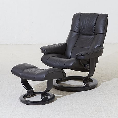 Fåtölj med fotpall