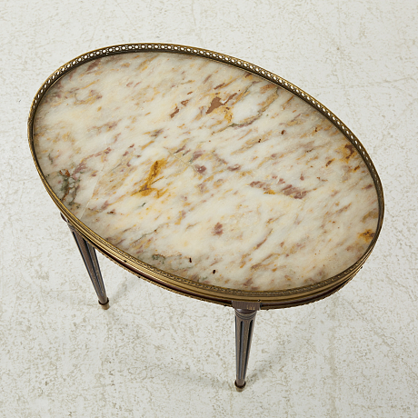 Sidobord gustaviansk stil