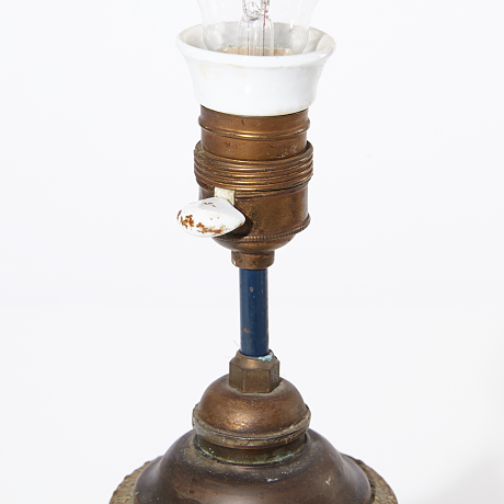 Bordslampa empirestil