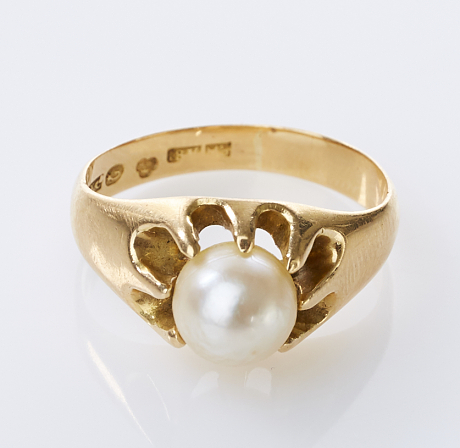 Ring 18 k guld med en odlad mabépärla