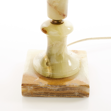 Bordslampor i onyxcalcit