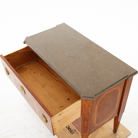 Byrå gustaviansk stil