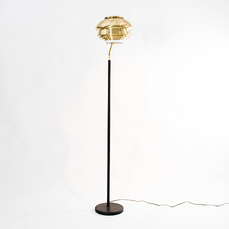 Golvlampa A 808 av Alvar Aalto