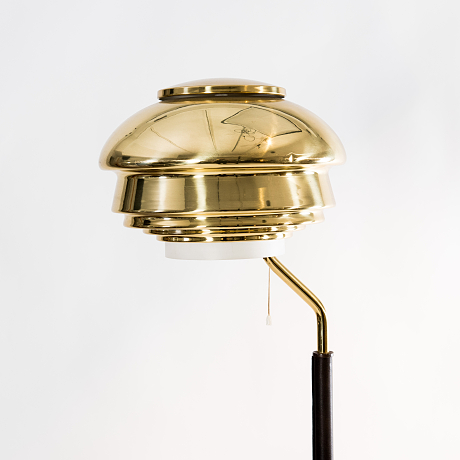Golvlampa A 808 av Alvar Aalto