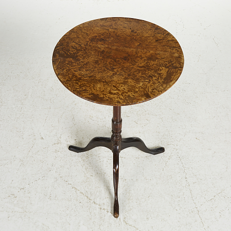 Fällbord fanérad i alrot