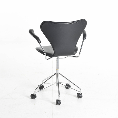Arne Jacobsen sjuan ´3217´ skrivbordsstol