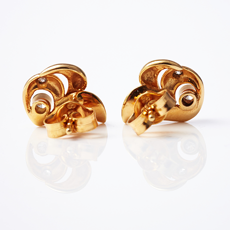 Örhängen 1 par 18 k guld diamanter