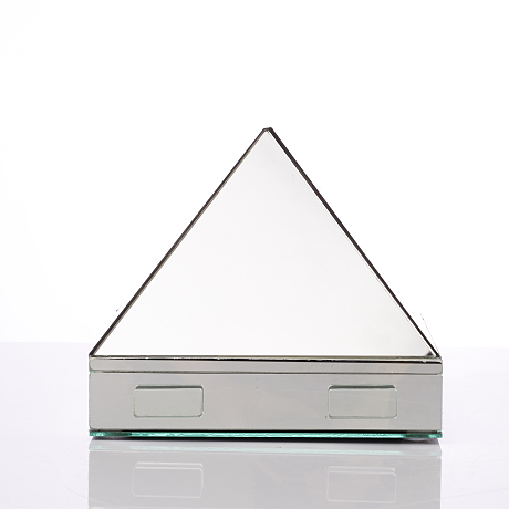 Smyckesskrin i form av pyramid