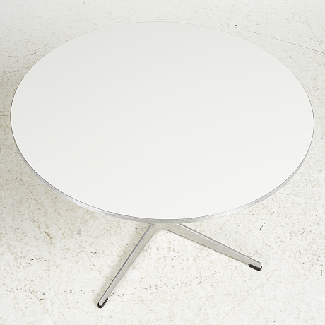 Soffbord av Arne Jacobsen, för Fritz Hansen