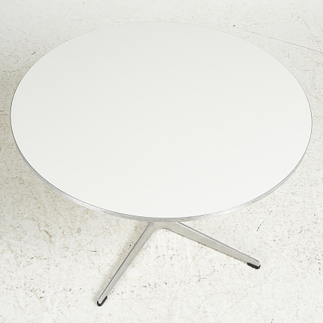 Soffbord av Arne Jacobsen, för Fritz Hansen