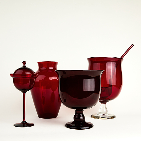 4 delar Reijmyre-föremål, rubinröd glasmassa