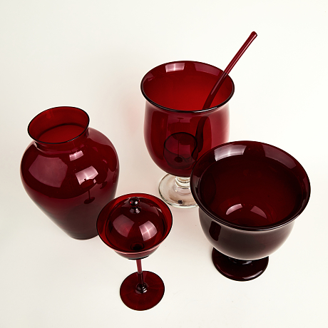 4 delar Reijmyre-föremål, rubinröd glasmassa